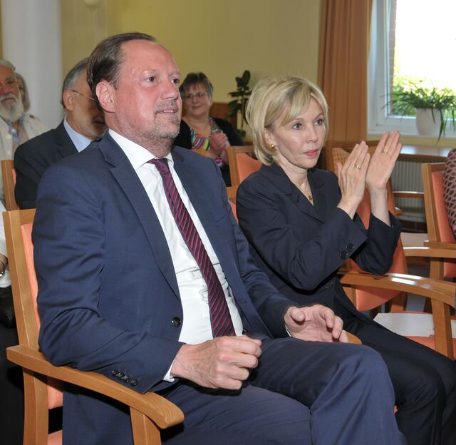 Landtagsabgeordnete: Dirk Toepffer (CDU-Fraktionschef) und Doris Schröder-Köpf (SPD).