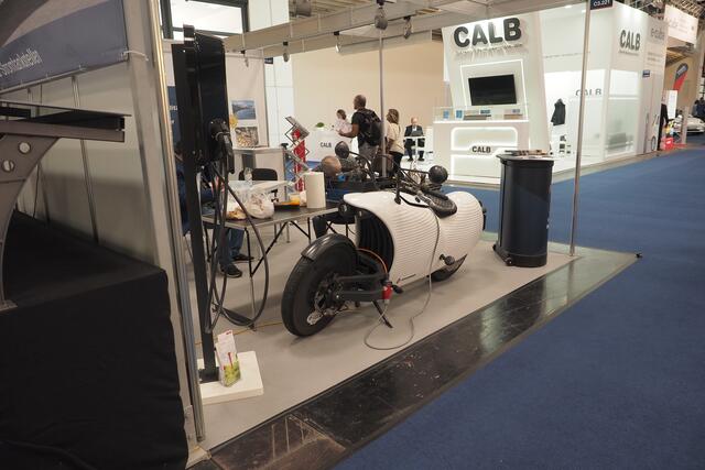 Dieses Motorrad für 50000 Euro versorgt ein ganzes Haus mit Strom und bringt auch noch Fahrspaß obendrein...