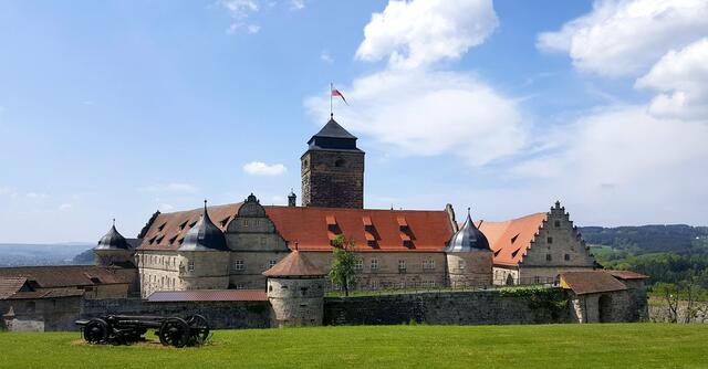 Die Festung - Blickrichtung Süd auf Kernburg und 1. Wallanlage