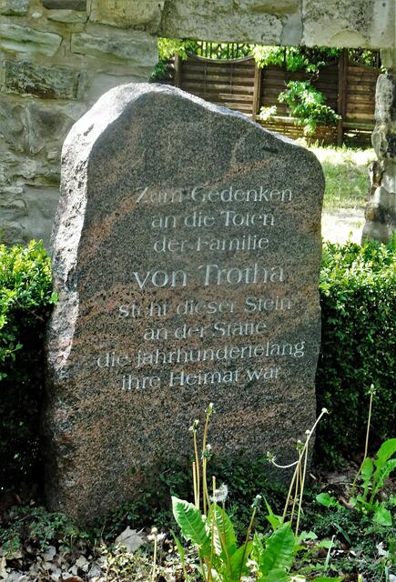 von 1571 bis zur Enteignung 1945 war die Fam. von Trotha in Hecklingen als Großgrundbesitzer ansässig
