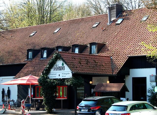 Ein gutes Stück östlich davon befindet sich am Eilenriederand Steuerndieb. Den Turm gibt es nicht mehr, eine Einkehrmöglichkeit aber schon.