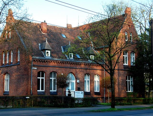 An Stelle dieses Gebäudes an der Tiergartenstraße befand sich einst der Kirchröder Turm, der 1373 erstmalig erwähnt wurde.