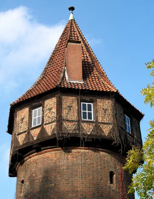 Das Fachwerkobergeschoss mit dem Spitzdach wurde 1888 bei einer Sanierung aufgesetzt. Der Turm ist eingerichtet und konnte am "Tag des offenen Denkmals" bei einer Führung besucht werden. Heute ist es wohl aus Sicherheitsgründen nicht mehr möglich.