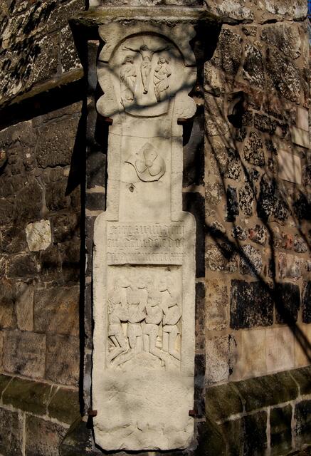 Ein Gedenkstein, der "Siebenmännerstein" an der Aegidienkirche, soll daran erinnern. Dabei wurde der Turm in Brand gesteckt und zum Großteil zerstört, wurde aber zwei Jahre später wieder aufgebaut.