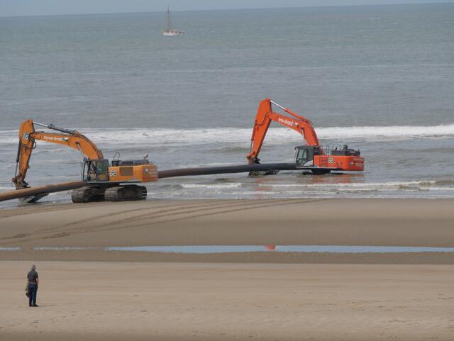 Bagger 2 kommt zu Hilfe