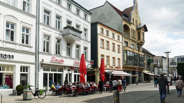 In der Fußgängerzone der Mecklenburgstraße. Foto: Helmut Kuzina
