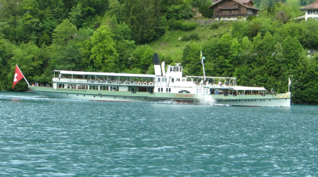 Historische Schätzchen und zeitgemässer Taktfahrplan müssen sich nicht gegenseitig ausschließen (Brienzer See)