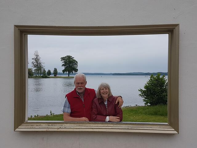 Fenster mit Durch- und Weitblick - im Park rund um das Schloss Schwerin.