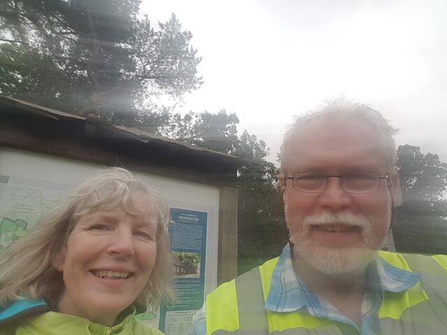 Wetter nach der 1. Panne: Durchwachsen .... und da ist sie, die zweite(!) Panne, 35 km vor Schwerin, mitten im Walde ... Eintritt in den ADFC mit Rabatt-Code: https://www.adfc.de/formulare/beitrittserklaerung-fuer-einstiegsmitglieder/?aktionscode=62-F21 ...