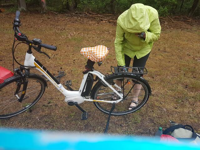 Rad abladen, und alles raus... Eintritt in den ADFC mit Rabatt-Code: https://www.adfc.de/formulare/beitrittserklaerung-fuer-einstiegsmitglieder/?aktionscode=62-F21