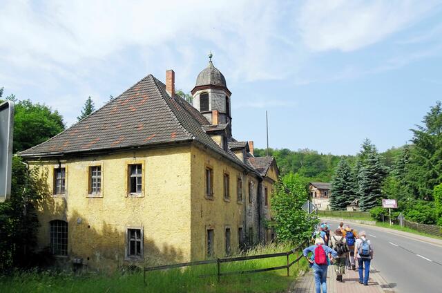 es scheint, dass in Mägdesprung viele historische Gebäude dem Verfall überlassen sind