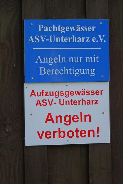 ist hier am Krebsbachteich mit einem Berechtigungsschein das Angeln erlaubt?