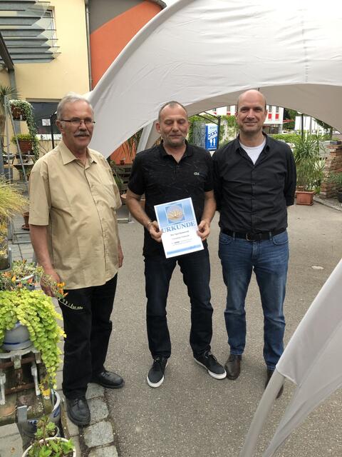 250 Spiele Christian Kosmak (mitte).