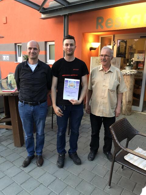 200 Spiele Josef Heil in der Mitte).