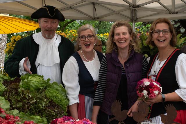 Friedberger Sonnwend Töpfermarkt 2019 - Im Bild Thomas Günther, Ulrike Sasse-Feile, und Monika Kohlar