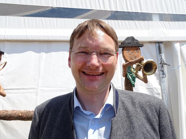 Der Bayerische Verkehrsminister Dr. Hans Reichhardt beehrte die Musikerinnen und Musiker