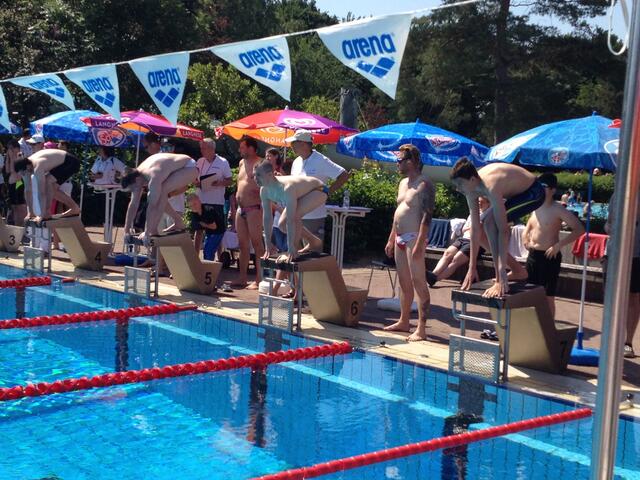 Staffelrennen bildeten einmal mehr einen wichtigen Bestandteil des Lehrter Sommerschwimmfests.