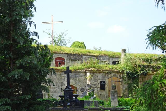 Grabanlagen auf dem St. Wipertifriedhof