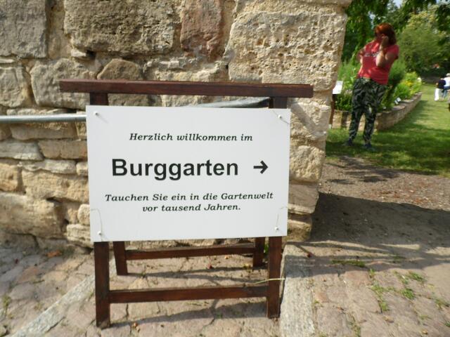 Dazu gehört auch der Märchengarten der sehr interessant angelegt wurden ist !