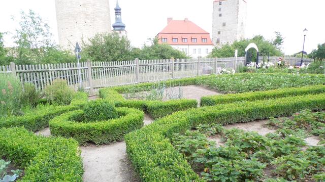 Dazu gehört auch der Märchengarten der sehr interessant angelegt wurden ist !
