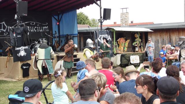 Das Querfurter Burgfest ist das größte Historienspektakel seiner Art im Saalekreis. Ein Besuch lohnt sich !