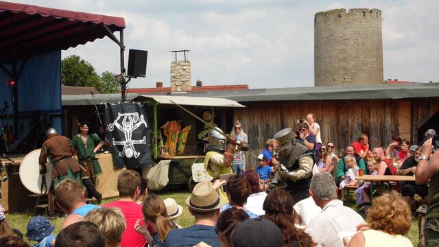 Das Querfurter Burgfest ist das größte Historienspektakel seiner Art im Saalekreis. Ein Besuch lohnt sich !