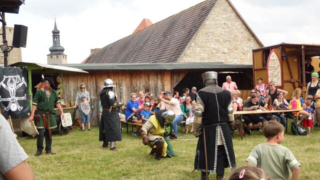 Das Querfurter Burgfest ist das größte Historienspektakel seiner Art im Saalekreis. Ein Besuch lohnt sich !