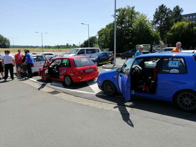 Warten beim Clubsport-Automobilslalom
