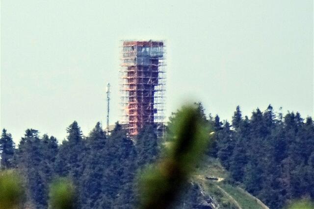 Wurmberg mit im Bau befindlichen Aussichtsturm