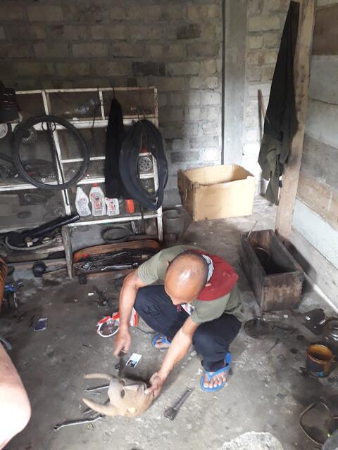 So hat er sie geschnitzt: mit dem angeschliffenen breiten Schraubenzieher