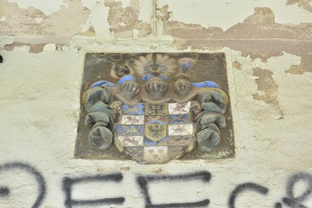 Wappen über den Eingang
