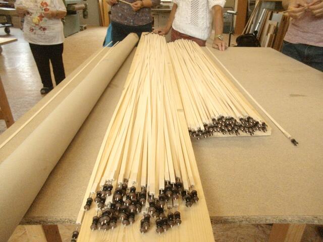 Die Abstrakten: Leistchen aus hochwertigem Fichtenholz ("Filetqualität") geben die Tastenbewegung an die Ventile weiter.