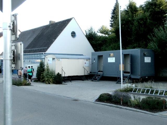 20:15 Uhr Die Toilettenwägen sind aufgestellt.