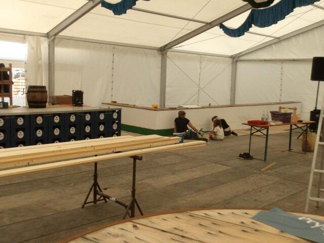 13:20 Uhr Finale Arbeiten an den Theken für Getränke und Essen.