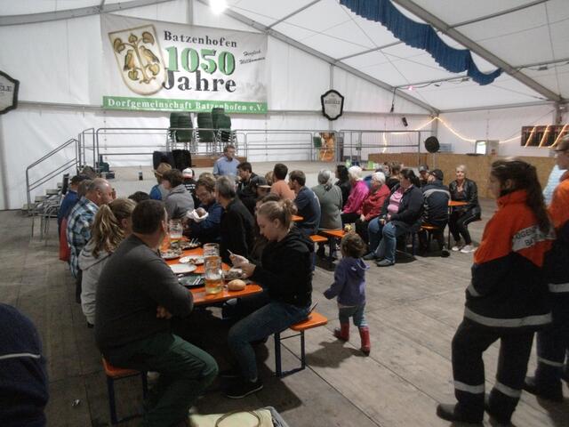 20 Uhr: Belehrung nach dem Infektionsschutzgesetz für die im Bereich Essen und Trinken beschäftigten Helferinnen und Helfer.