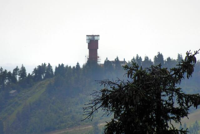 der neue Aussichtsturm auf dem ca. 6km entfernten Wurmberg ist fast fertiggestellt (unten ist er noch eingerüstet)