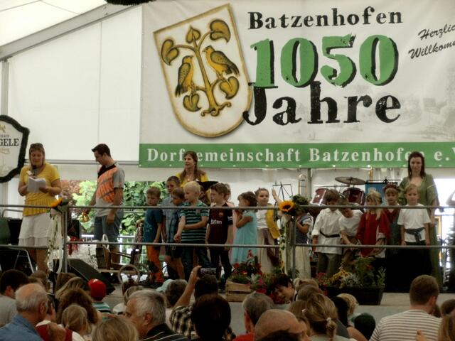 Am Ende der Zeitreise sind die wagehalsigen Zeitreisenden wieder im heute angekommen.