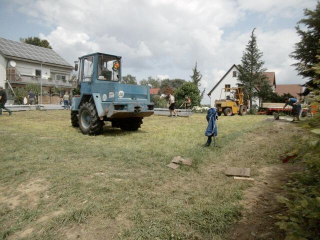 14:10 Uhr: Aufräumen und Verladen der Zeltteile.