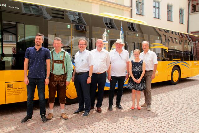 Gruppenbild mit OB