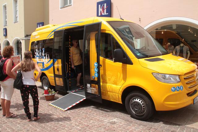 Neue behindertengerechte Linienbusse