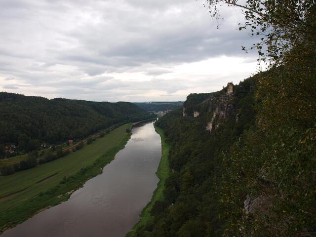 Im Jahr 2000 brachen ca. 800 Tonnen Sandstein aus dem Felsen und stürzten 80m tief herab.