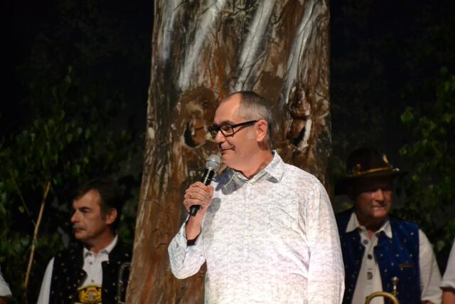 Am Premierenabend begrüßte Bürgermeister Michael Wörle die Zuschauer persönlich und erklärte einiges zur Entstehungsgeschichte der Aufführung.