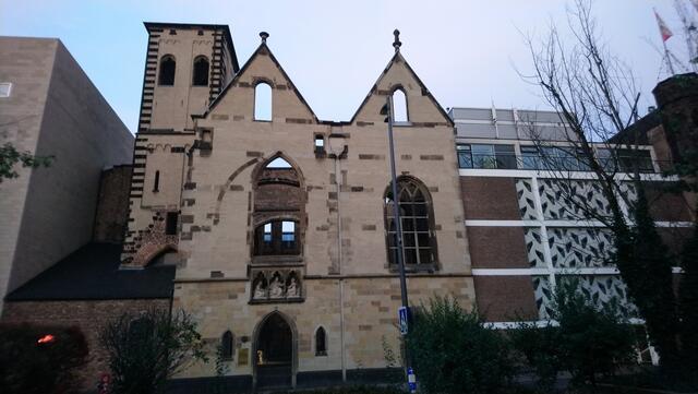 Altes und Modernes trifft sich hier bei Alt St. Alban.