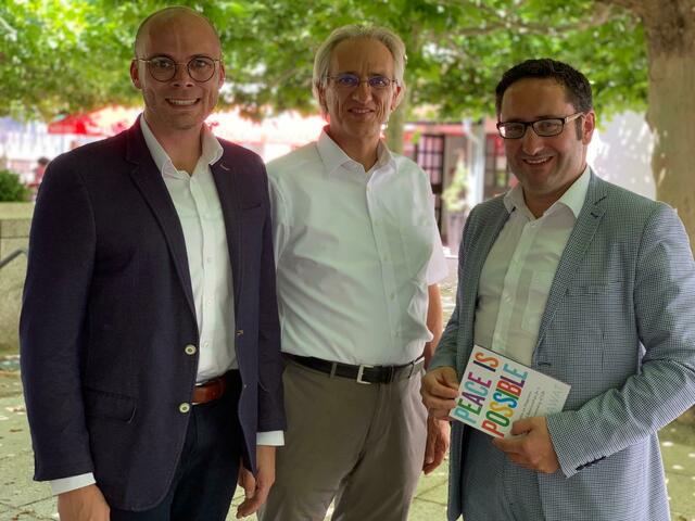 Das Bild zeigt (v.l.n.re.): Heimatabgeordneter Dr. Fabian Mehring, Lehrstuhlinhaber Prof. Dr. Weller, Europaausschussvorsitzender Tobias Gotthardt. | Foto: Tobias Kunz
