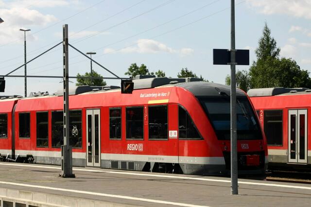 Der frisch getaufte VT 648 "Bad Lauterberg im Harz" bei der Fahrt nach Nordhausen