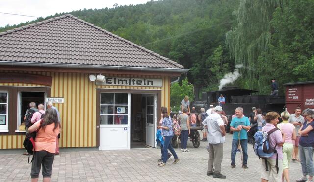 Nach knapp 13 Kilometern endet die Fahrt mit der Museumsbahn in Elmstein.
