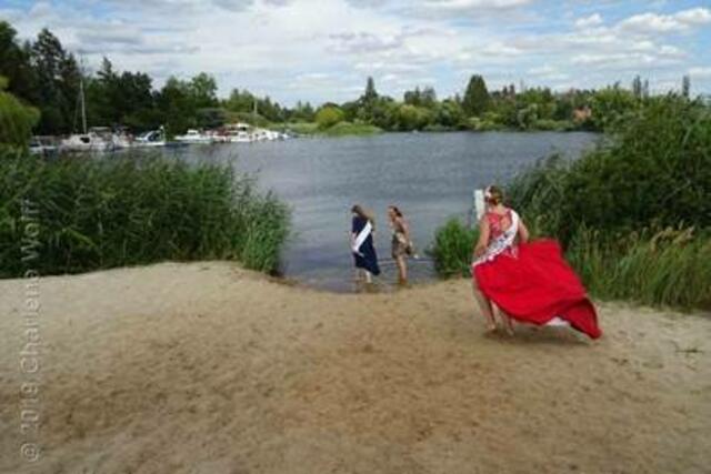 Hoheiten eilen zum Wasser