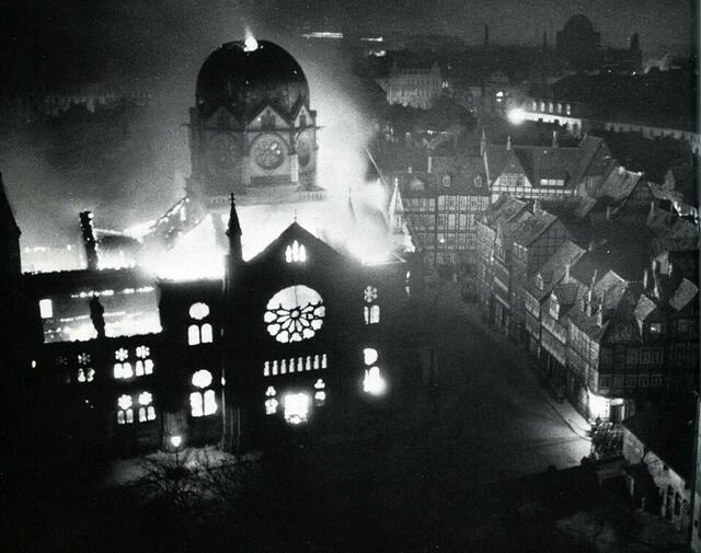 November 1938. Die brennende Synagoge