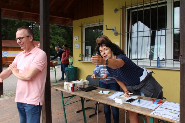 Wo könnte er noch Mitstreiter finden für ein spontanes Team? Gisa Kalhöfer-Rest hilft bei der Suche.