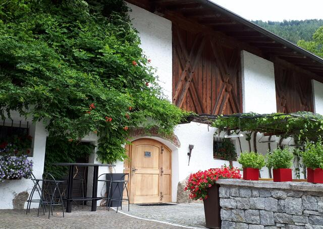 Hier geht es zum Gasthaus, das erst am frühen Abend öffnet.